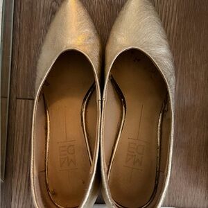 Women's Metallic Gold Pointed-Toe Pumps